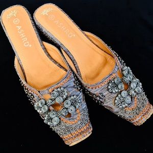 ⭐️ NWOT ASHRO Embroidered, Gray Slip-On Shoes